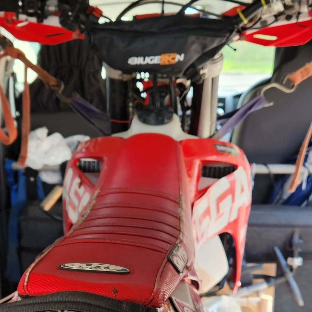 _DHMO_'s tweet photo. 裏山 へ すでに気温が 22℃(w

#GASGAS
#EC250 https://t.co/TNEkS87dwY