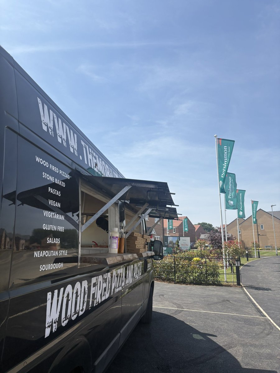 MobilePizzaCo's tweet photo. crazy week corporate parties, weddings, show homes 
next week looking busy too guys 
•Thurs 4th June Chesterwell 5 to 7pm
•Fri 5th June Arcade Street Tavern5 to 9pm
•sat 6th June Woodbridge beer festival 12 to 8pm
Thanks all for your ongoing support
Clint
Pizzaiolo https://t.co/kWm6QqRY5q
