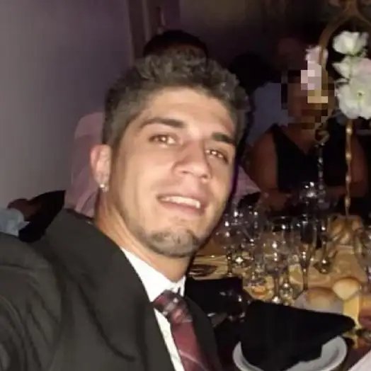 Minitet4s's tweet photo. @abrilcba_ Claudio Barrelier asesinó a Agostina. ÉSTE PEDÓFILO TIENE QUE SER VIRAL. https://t.co/I2qAgvojTH