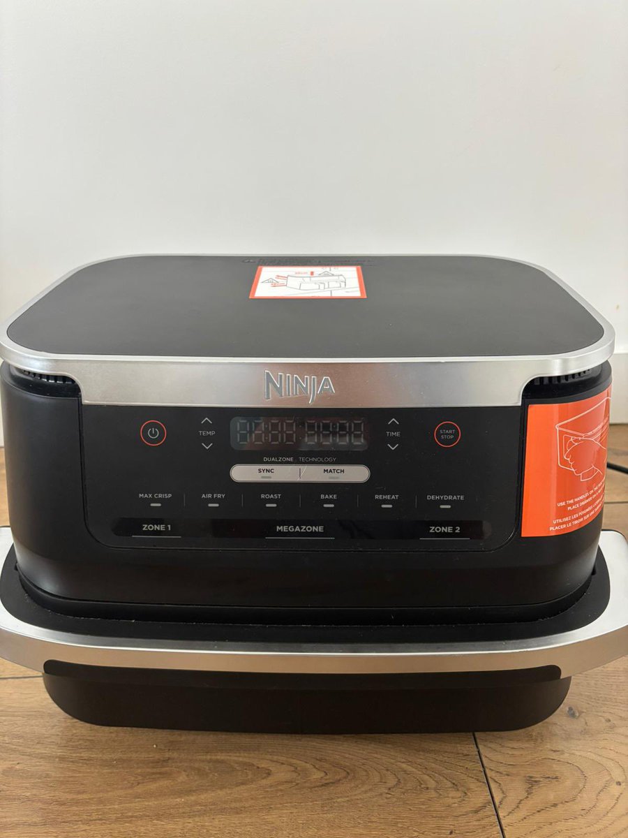 oumtaahira's tweet photo. As salam aleykoum wa rahmatullahi wa baarakatuh, 

Une sœur en difficulté vend son Air Fryer Ninja FlexDrawer 6,6L (modèle AF550EU), 100% neuf, jamais utilisé 

Parfait pour préparer les bricks, poulet, potatoes, pâtisseries, grillades etc. avec très peu d’huile 🌻

✔️ Grande capacité 6,6L  
✔️ Deux zones de cuisson 3,3L ou une grande MegaZone 6,6L
✔️ Cuisson rapide et pratique pour les familles  
✔️ Marque Ninja – très recherchée

Prix : 150€ 

Disponible sur Saint Denis 📍
Vendu dans sa boîte d’origine  📦

N’hésitez pas à partager et qu’Allah vous récompense ! 🌸
