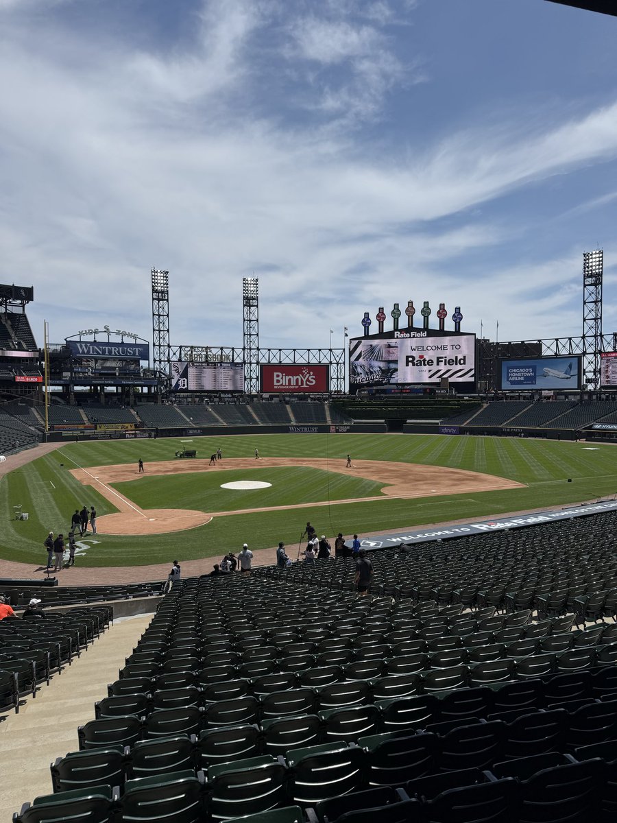 ClassyTom24's tweet photo. A+ day at the old ball park. Blessed to get to share it with @ashbash0  and mama classy https://t.co/RE53b3bK6P