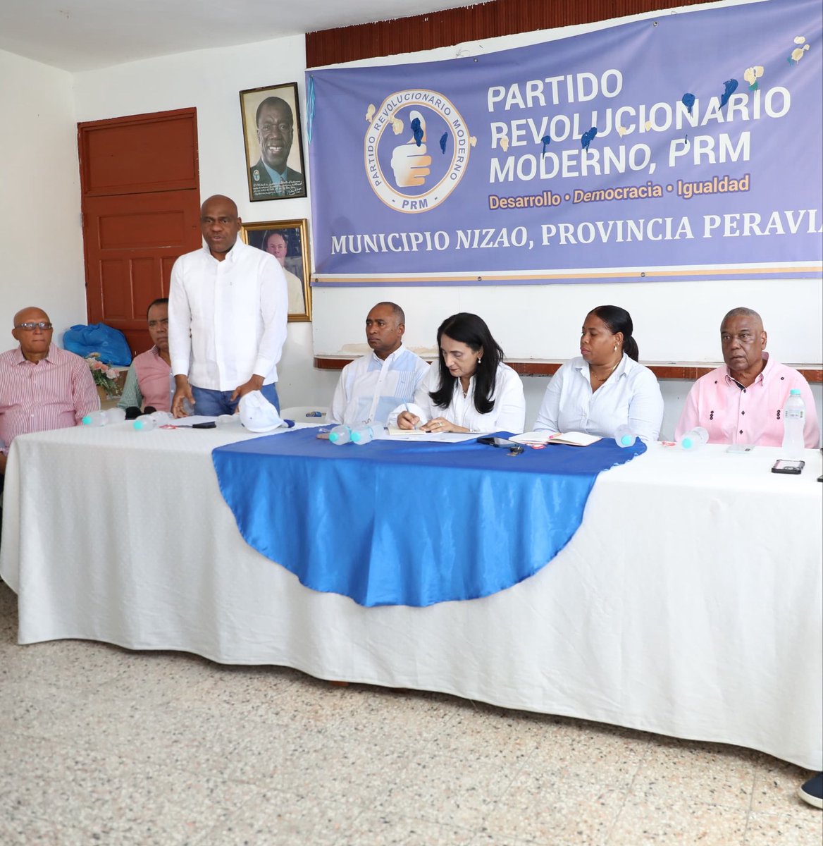 JulitoFulcar's tweet photo. Junto a los comisionados del @PRM_Oficial para la provincia Peravia, Senadora (@liadediazd ) , Leonel Díaz ,  Jesús Sosa, autoridades municipales, provinciales y dirigentes de nuestra organización, realizamos encuentros de orientación y  trabajo en los municipios de📍Baní, Nizao y Matanzas, donde abordamos temas relacionados con los procesos internos del partido, la renovación de estructuras y el fortalecimiento de la organización en la provincia.