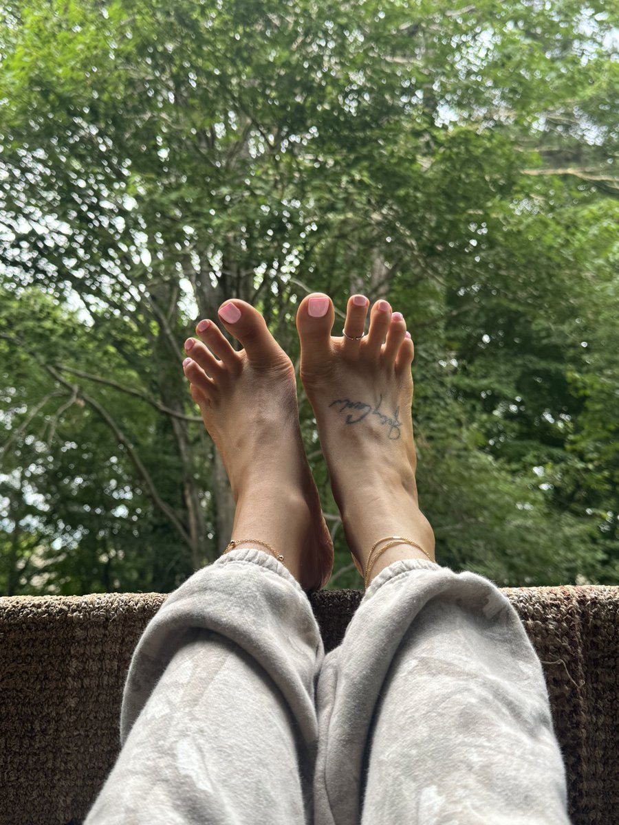 PayTalia's tweet photo. retweet if you wish my toes were shoved in your mouth lmao

(findom worship domme wallet rinse findumb paypig rt goddess foot feet soles) https://t.co/i5Z2tglCz3