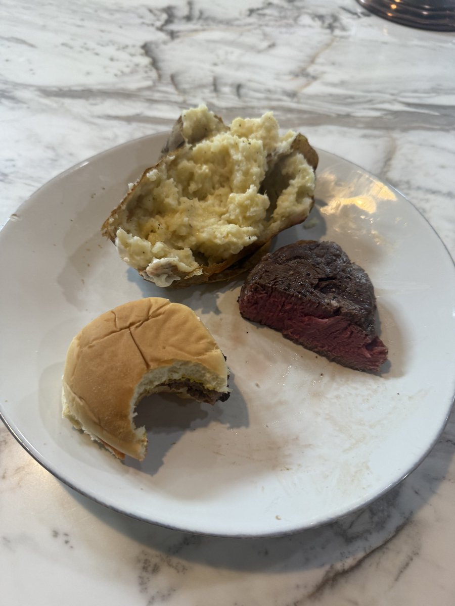 Rocket44446's tweet photo. @BarstoolBigCat I had a slider with my steak to keep the vibes high https://t.co/8cvEa4Uv81