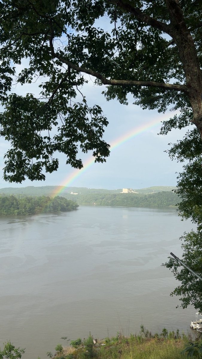 tiff5g's tweet photo. Rainbow at Shoal Creek! @spann @weswyattweather @WBRCweather https://t.co/NbxYtvzxgT