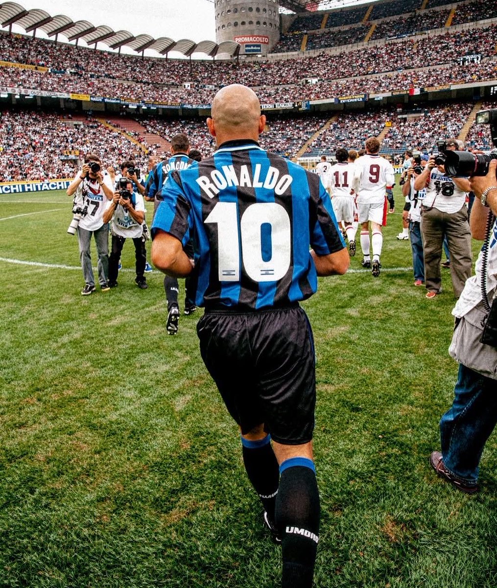 FootyTimeless's tweet photo. 🔙 Ronaldo Nazário. 🔵⚫️🤩 https://t.co/0zuLc5pIBJ