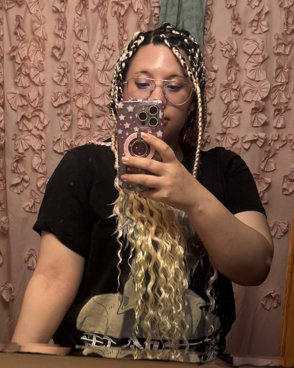 PEACHVALENTlNE's tweet photo. bought myself hair for my bday. ignore kaneki https://t.co/FJa7DDVfcX