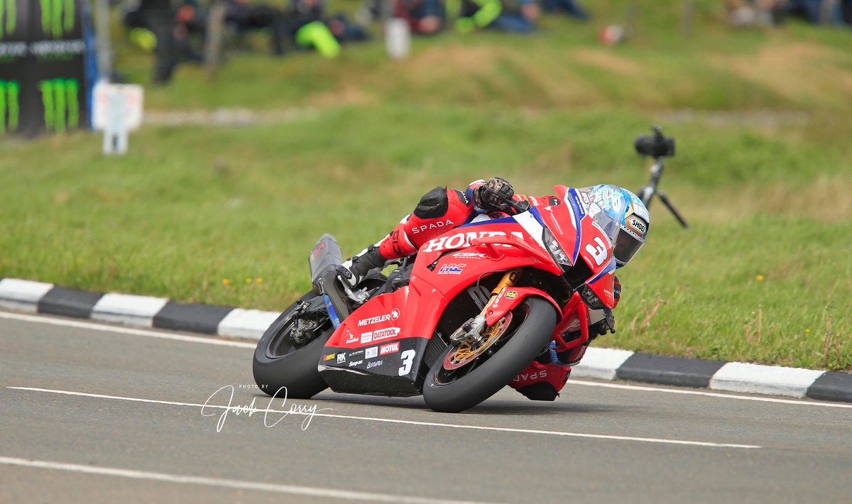 arai45's tweet photo. A few from the Bungalow TT 2026. #roadracelegends https://t.co/OCXTUu5ib4