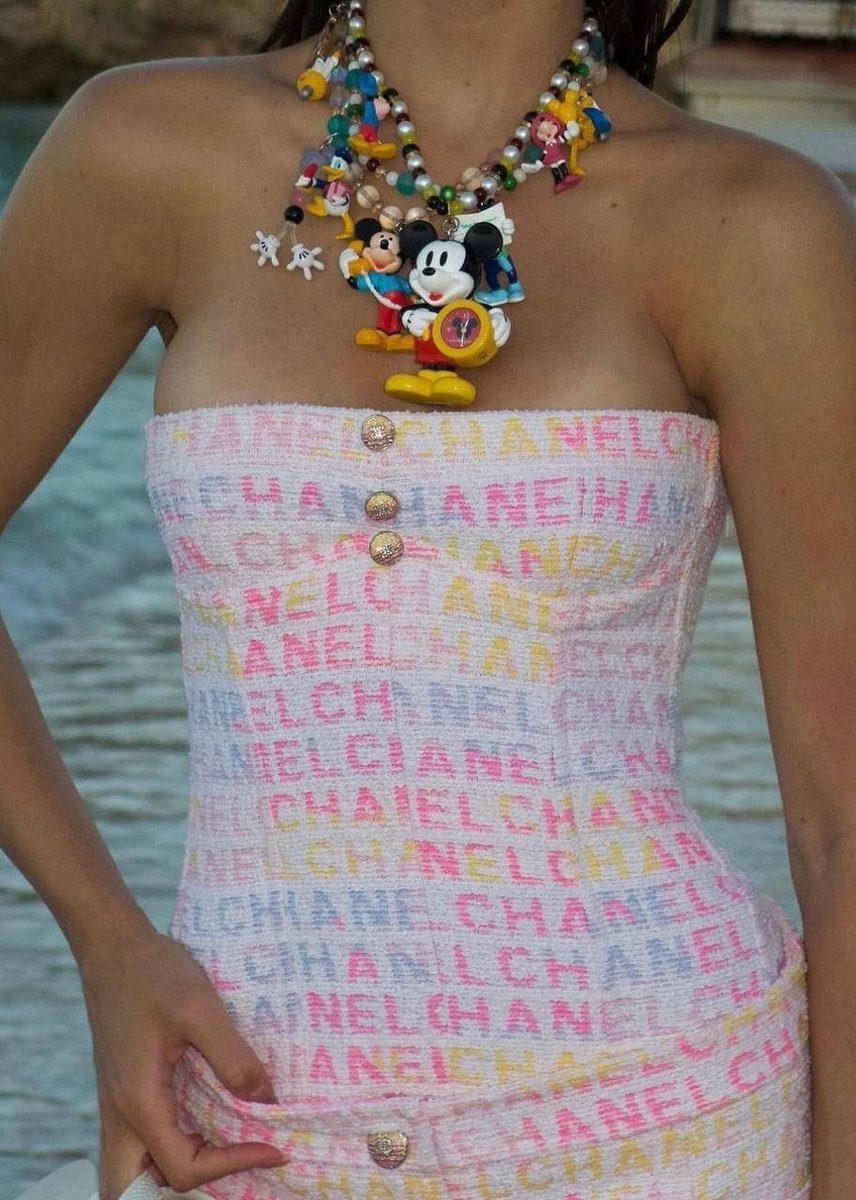 coconutmonkeyz's tweet photo. Chanel https://t.co/X1U6Y2hEE8