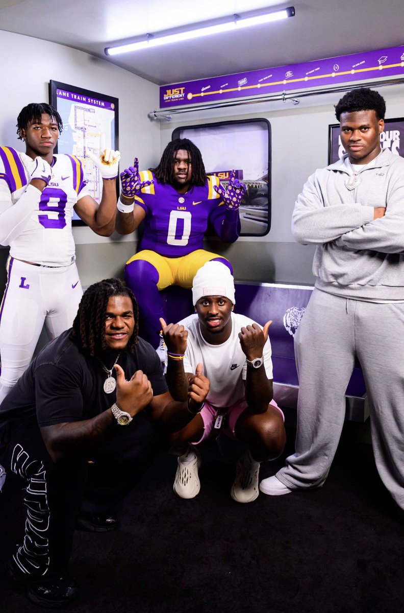 znagy20's tweet photo. #LSU inked the No. 1 + No. 4 rated defensive linemen in America last December: Lamar Brown + Deuce Geralds.

Now, the true freshmen are helping on the recruiting trail this weekend.

Brown + Geralds are assisting in LSU’s push for Jalen Brewster - the No. 1 prospect in America: https://t.co/dtP9wFKis1