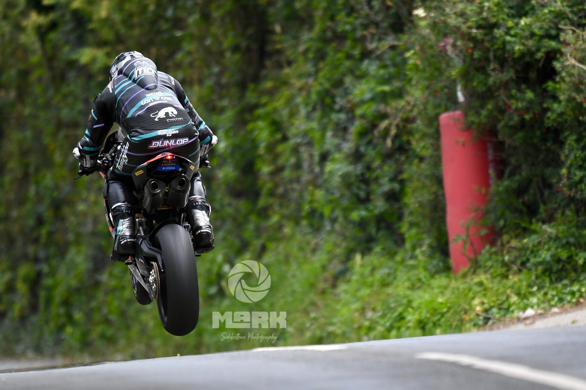 sideyuk's tweet photo. MD saving some rubber 😉 Q4 TT practice. @M_Dunlop3 @Lockk999 @RoadRacingEmp @StevieRRN https://t.co/QkPfeR17z7
