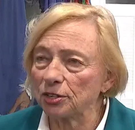 kenklippenstein's tweet photo. neither susan collins nor janet mills would ever have a sexting scandal. Why? Because they have integrity https://t.co/LpoLTPdxTk