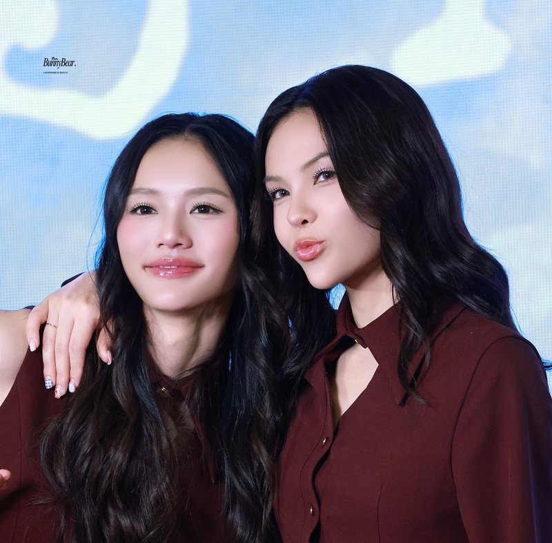 J_4short's tweet photo. Seeing them back together at their very 1st CN duo fansign feels like a warm hug &amp; a comfort for the soul. A dream happening &amp; sweetest reminder of why their bond is so irreplaceable &amp; how everything is more precious when it's the two of them, side by side. 

#LMSY #ลูกหมีซอนญ่า https://t.co/HQtbYYo4pR