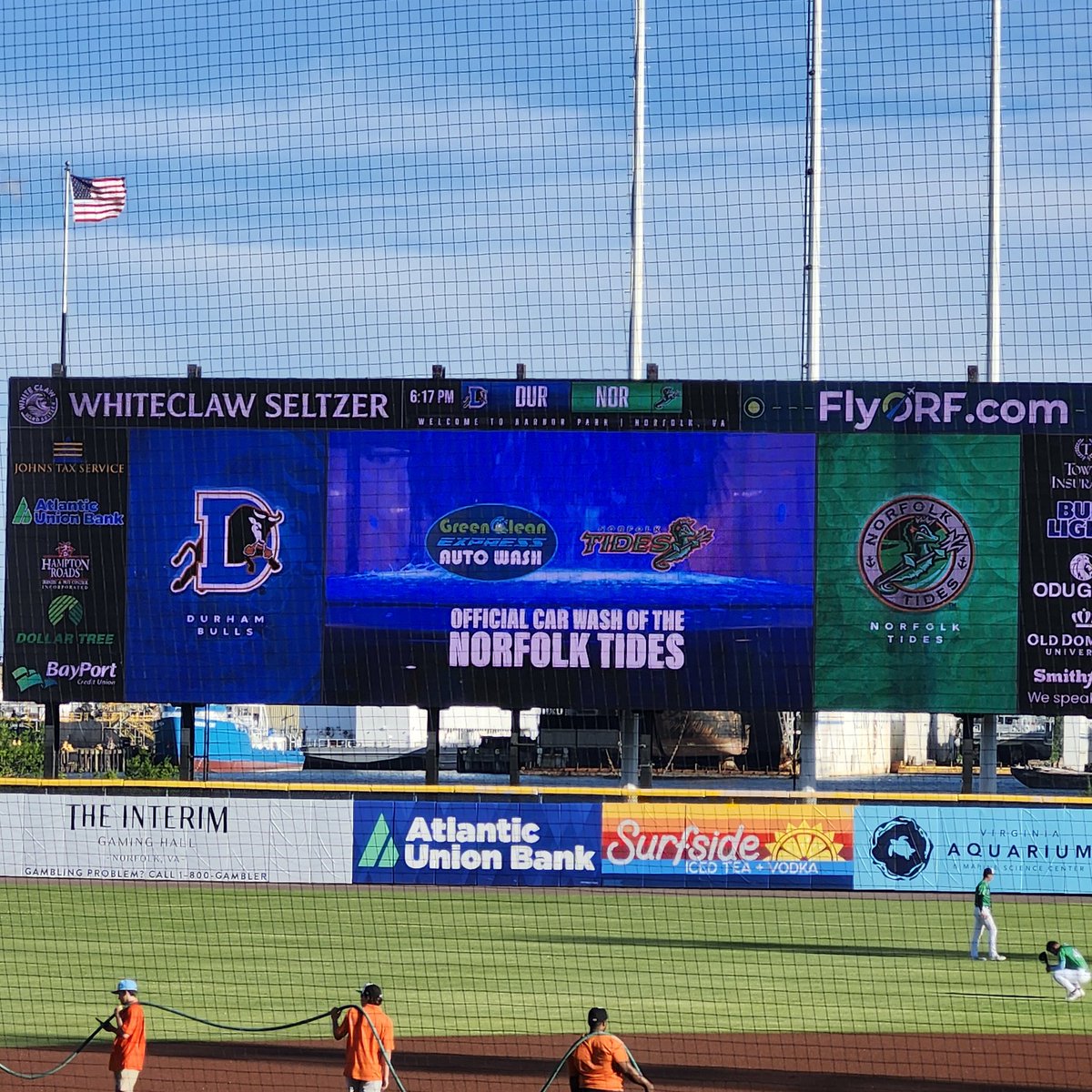 DinVB663's tweet photo. Great night at Harbor Park! 2 of the worst in the IL but whatever! #LetsGoTides https://t.co/CDb1T8rhEm