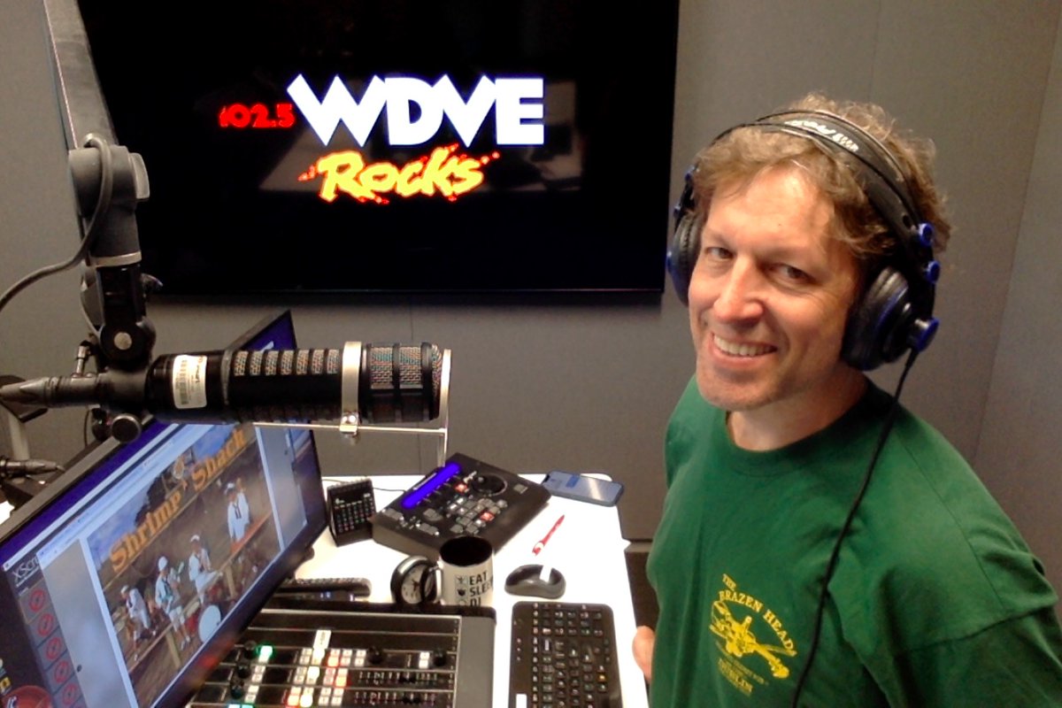 guyovernight's tweet photo. Back with you on the 102.5fm waves!
#SaturdayNight and #DVE!
I'm with you 7-midnight eastern on @DVERADIO
#Live from #Pittsburgh! Get yer #SaturdayNight with some #DVE and whatever you wanna bring to the show.
Keep it on 102.5! https://t.co/AAdrdNXxqd