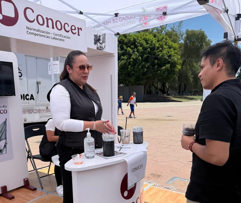 ConocerMx's tweet photo. En la Feria “Ciudad de México te Integra” presentamos las ventajas que ofrece la certificación📜 de competencias laborales, para fortalecer la integración social, laboral y desarrollo profesional🎓 de las personas en contexto de movilidad humana. https://t.co/IKVRuETHFh