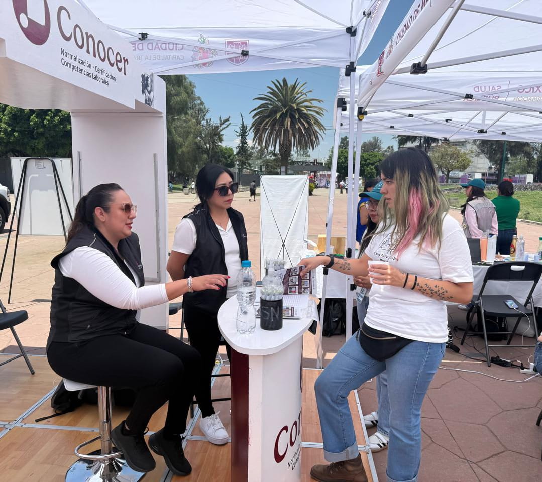 ConocerMx's tweet photo. En la Feria “Ciudad de México te Integra” presentamos las ventajas que ofrece la certificación📜 de competencias laborales, para fortalecer la integración social, laboral y desarrollo profesional🎓 de las personas en contexto de movilidad humana. https://t.co/IKVRuETHFh