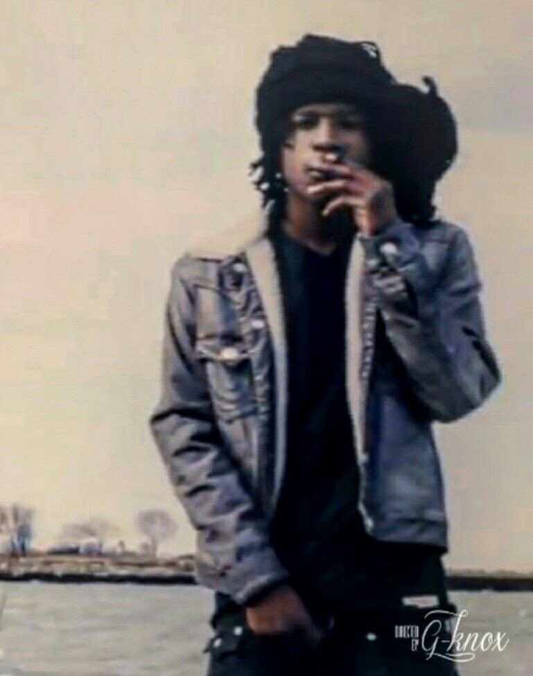 ElijahsForest's tweet photo. LA Capone was easily one of most influential fashion icons out of Chicago, all these fits where in 2014-2015, from the silhouettes to the music, these profiles are being recycled ten fold in the current scene. https://t.co/Q26LXF1riI