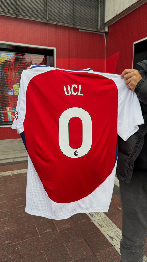 uncleCB__'s tweet photo. @FabrizioRomano 😂 bro think this is EPL … its over mate https://t.co/vP60KykGRT