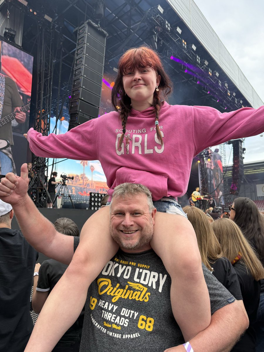 MarkFurnass's tweet photo. 2018 &amp; 2026, 8 years apart, both seeing @Scouting4Girls She was 9 in the first, 17 today but she’ll always be my little girl ❤️ https://t.co/cwZGNqTAIT