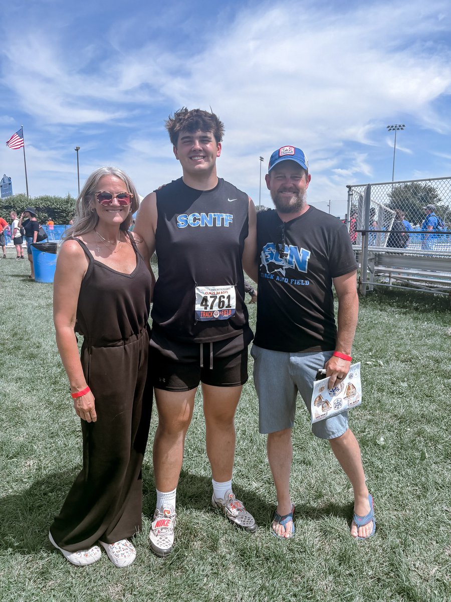 KarenKow76's tweet photo. #10 in IL Coop! We’re so proud of you. What an amazing 4 years it’s been. Incredibly thankful to the @SCNTrack program, Coach Herrington, Coach Kemeny, @TBTFChicago and all the friendships we made along the way. https://t.co/4m82GFQw9W