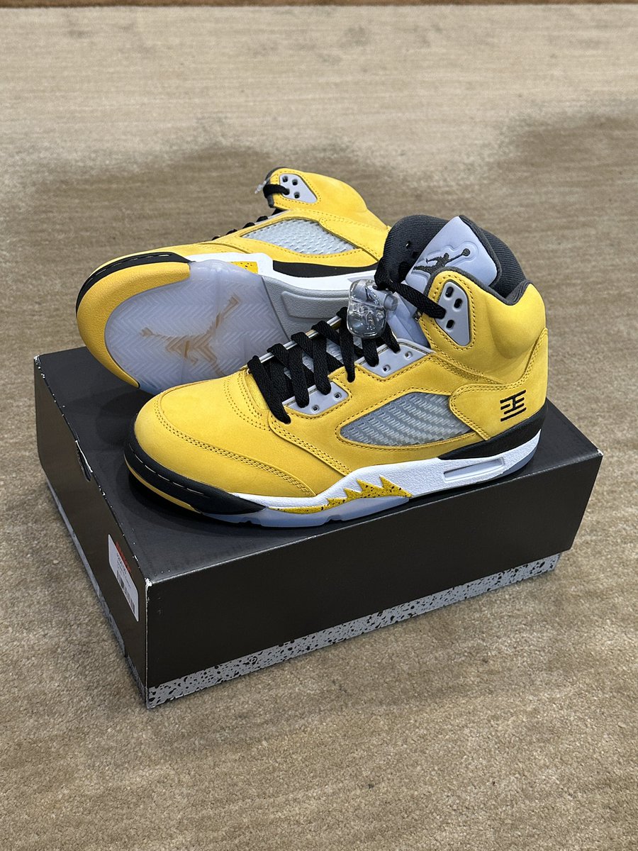 SNKRVisionista's tweet photo. Latest pickup: Reach Back Edition. I finally copped a pair of the Jordan 5 Tokyo. These are 🔥🔥🔥

#jordan5 #jordan5tokyo #sneakerenthusiast #sneakerheadlife #sneakervisionista https://t.co/ewPQ4lgdbb