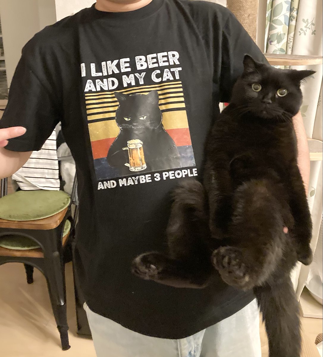 takibi_kurotora's tweet photo. ツイッタランドに流れてきた広告で初めて即ポチしてしまったTシャツが大変よかったです🐈‍⬛ https://t.co/3tAOdRlFKo