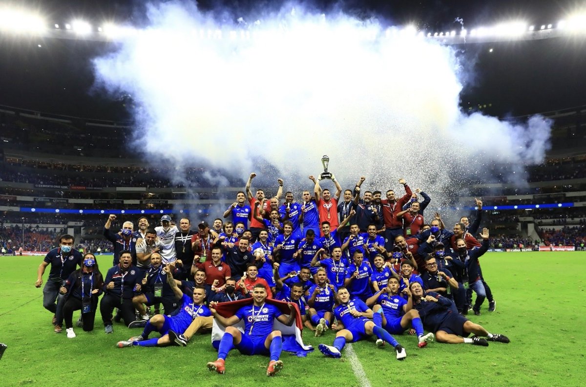 estoeslamaquina's tweet photo. Hoy se cumplen cinco años de esta copa que solo nosotros entendemos cómo se sintió cuando llegó. En menos de un año vimos salir a cada uno de ellos hasta quedar solo Gudi y no supimos hacer dinastía.

Hoy tenemos 10 y no nos podemos equivocar igual. https://t.co/V5reXf6Mjs