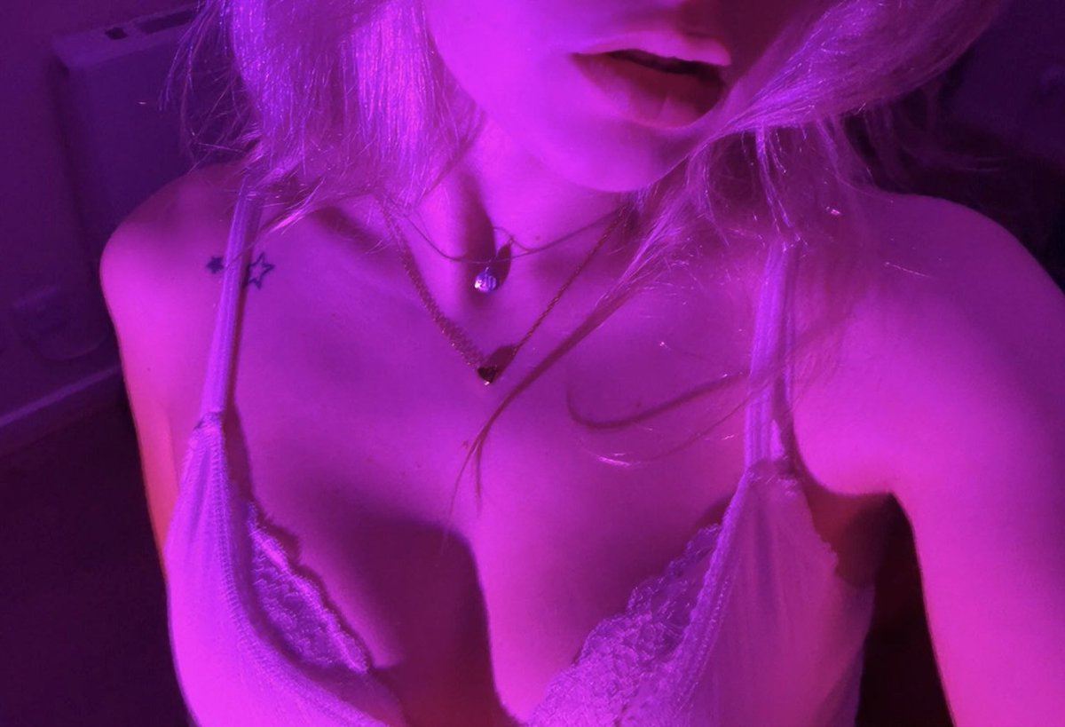 boo_ivy1811's tweet photo. new pinned ૮꒰ ˶• ༝ •˶꒱ა ♡

💕 ivy
💕 ’05 (mdni)
💕 resident blonde bimbo
💕 sub
💕 in my house we kinky asf (ask for nos)
💕 selling <33
💕 likes: musicals, anime, tennis + kpop

as per usual ♡︎/⟳ if u wanna be moots 

#nsfw_acc #nsfw #nsfwtw #nsfwtwt #nsfw_twt https://t.co/nClRv4v5bL