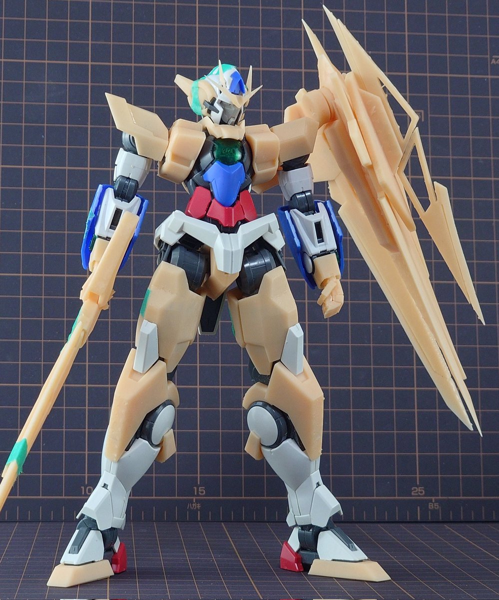 momoki_519's tweet photo. 【特報PVクアンタ⑧】
・バインダー、ソードビットのモック2、磁石で外せるよ
・剣持手の握り込みちょい増し
・腰関節をボールから軸に

腰をボール→軸にすると、かなり立てるようになった！
大枠のパーツのカタチは出来たかな？
色々詰めてかないとな〜
#INTERSTELLAR_00 https://t.co/Hw7mK5UCNl