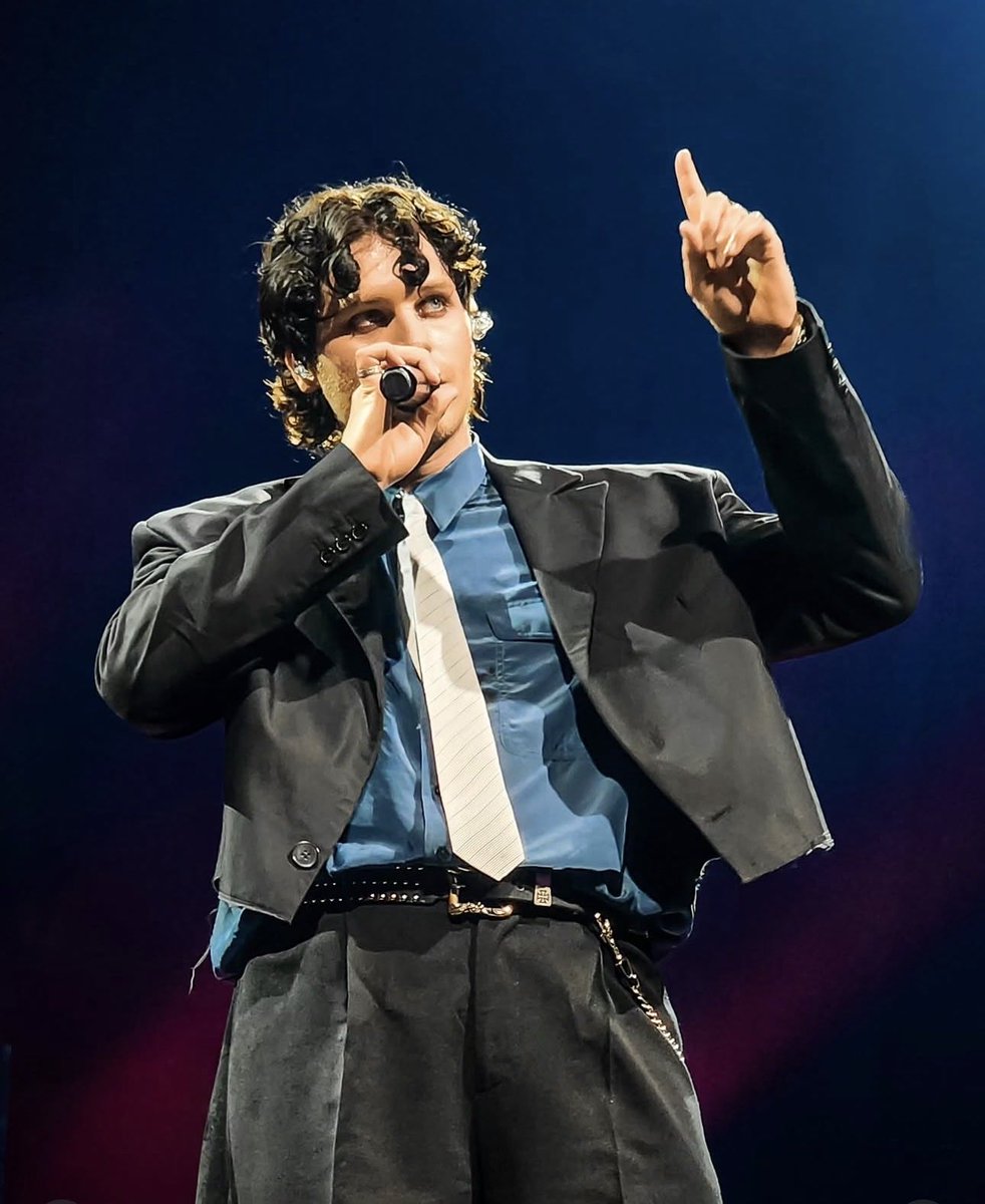 loverofmineluke's tweet photo. those curls🥹 https://t.co/V24MKhYoUX