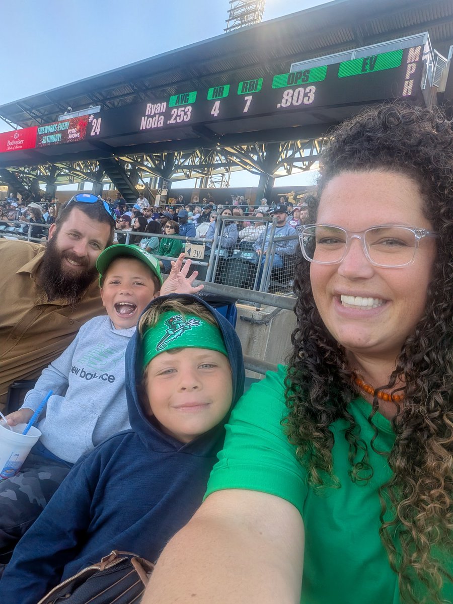 NCLindsay's tweet photo. Go Tides!! โพโ๏ธ
@NorfolkTides
#WavesofFun https://t.co/7Ux8F2ndLD