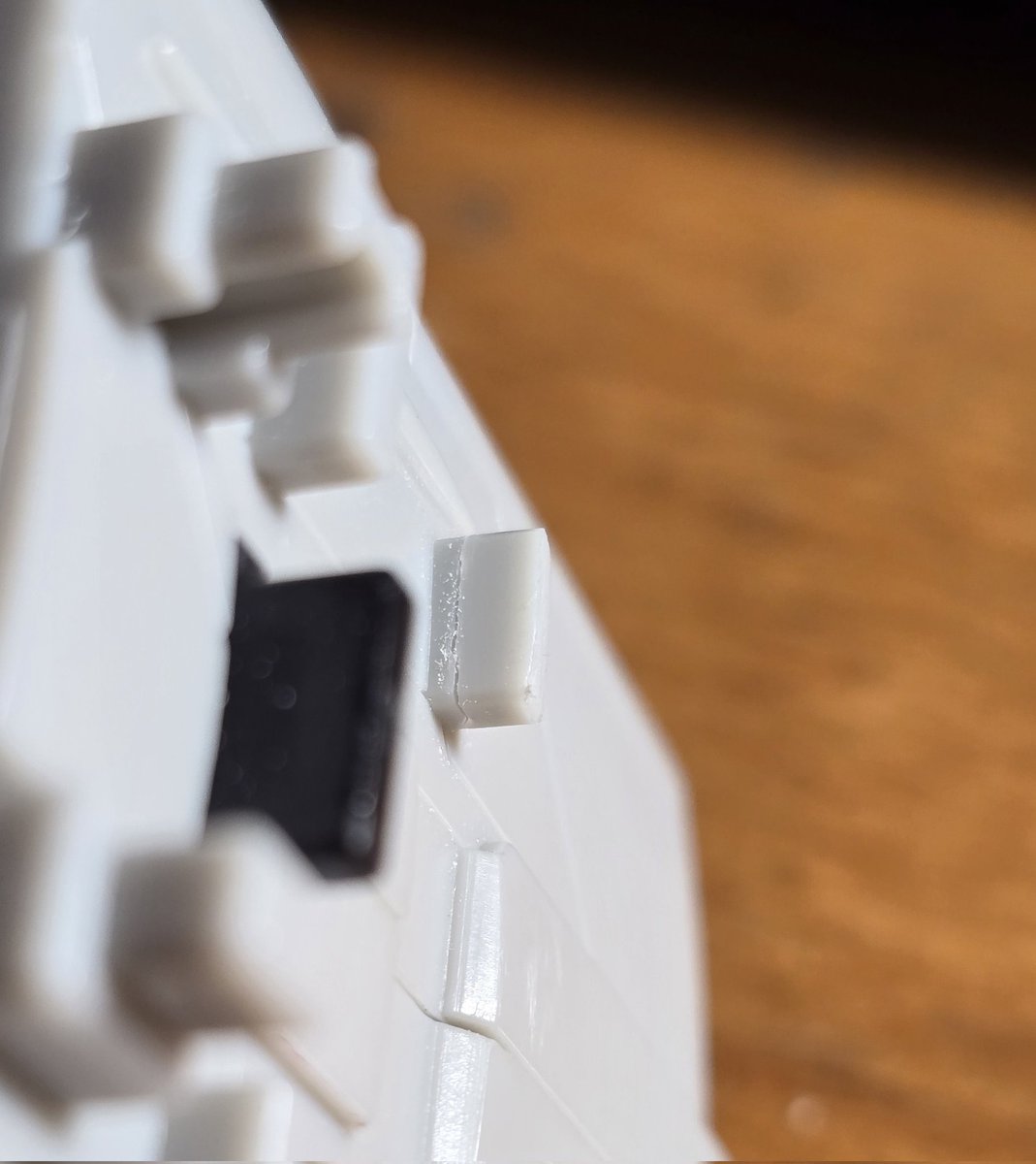 TFHypeGuy's tweet photo. AOTP Superion BREAKAGES!

Be weary folks, some people I know have informed me of breakages on the arm tabs of their Superions, when I checked mine, it's almost broken in half.

Unacceptable NONSENSE, They can't even get tabs and slots right. https://t.co/6wupXP222B