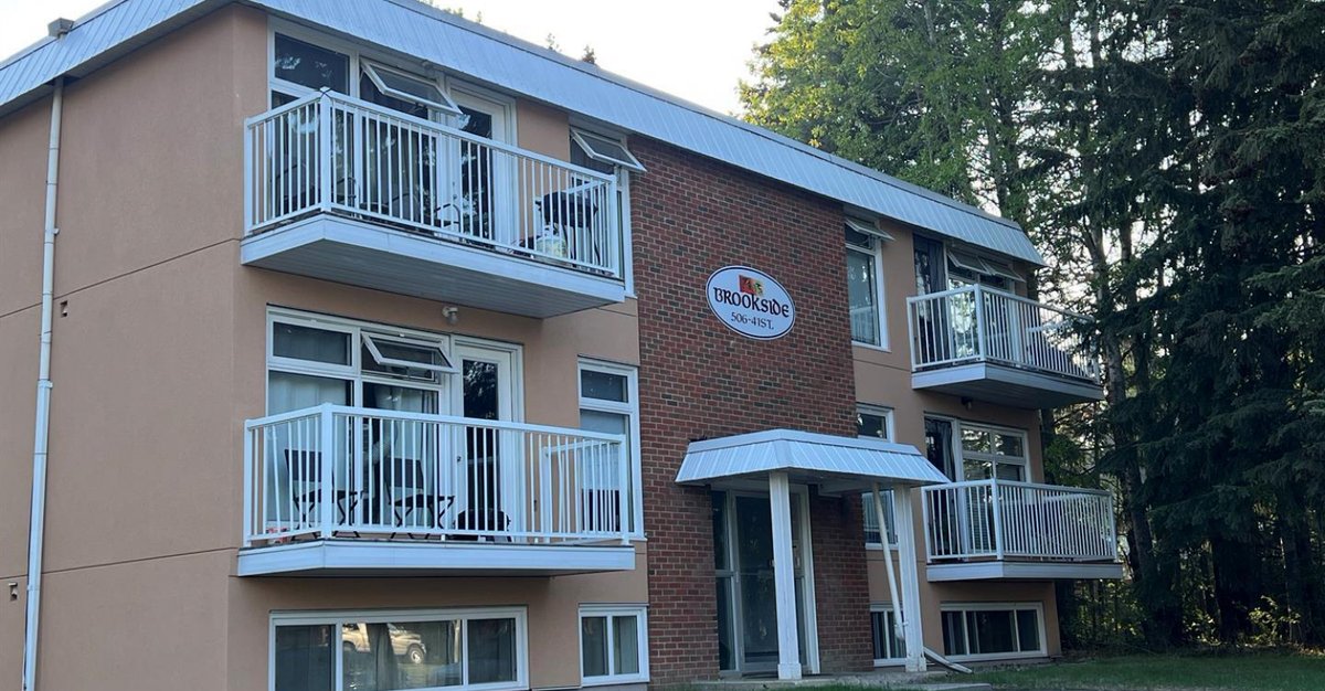 SharonHawboldt's tweet photo. Located close to the New Hospital! This move-in-ready two-bedroom, one-bathroom condo in Edson offers comfort, convenience, and low-maintenance living in a quiet, desirable neighborhood. Give me a call at (780) 712-9122 for more... https://t.co/Xkia1vDpff https://t.co/ZaeAObTcGV