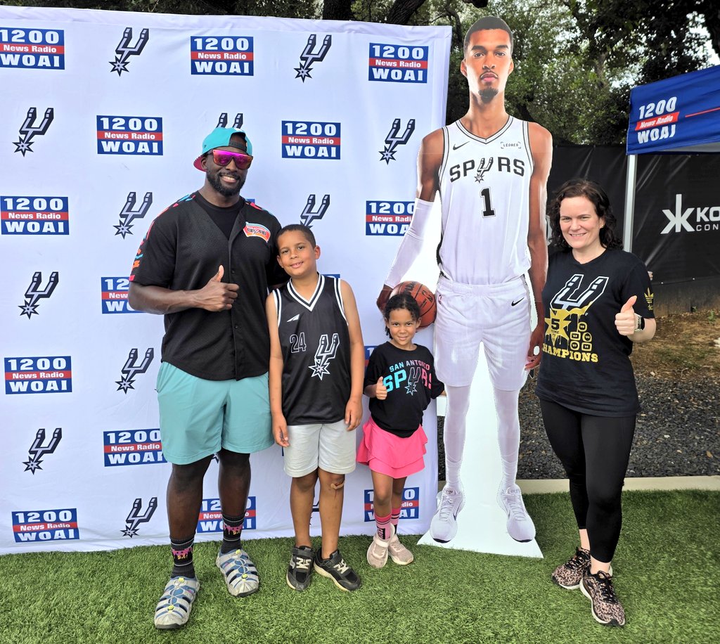 TurnAndBurn210's tweet photo. GO SPURS GO from the #FelderFour at the Rock!!! #PorVida https://t.co/k47KmD9OsO