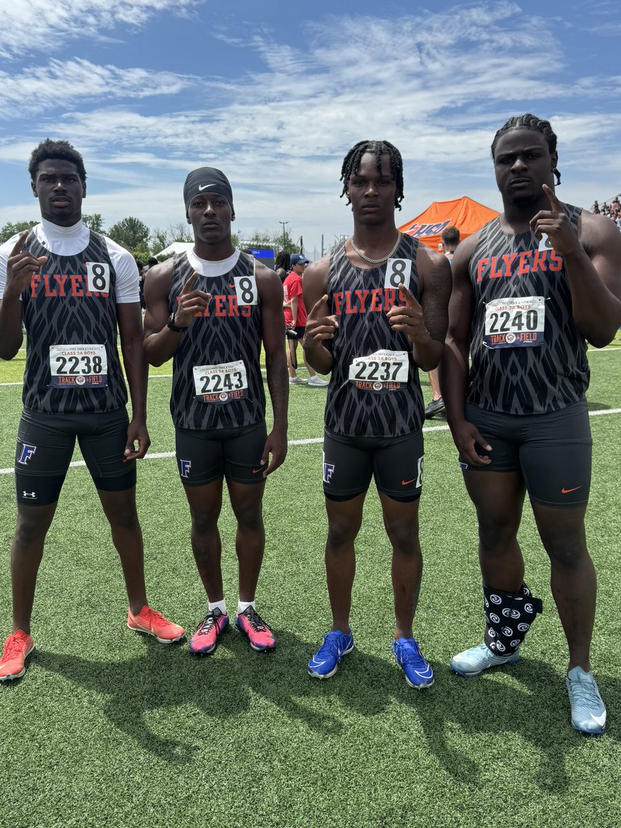 LaronbakerJr's tweet photo. 4x1 state champs🔥🔥!!!! anchor leg, 41.78 *10.2 spilt*
#bigsg @holdonheem @mysonn2x @DurandSain67678 @DarrenSunkett @coachnellyy @tfenton314 @CochBG4 @hamitchom @AllenTrieu @GregSmithRivals @TheUCReport @DemetricDWarren @adamgorney @SWiltfong_ https://t.co/nDEBoJVHuA