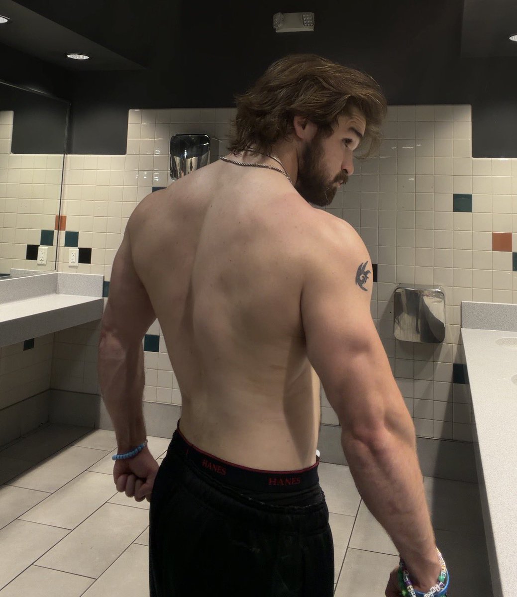 ry34827's tweet photo. SOME BACKSHOTS🦅🦅 https://t.co/oVeUmmfpe2