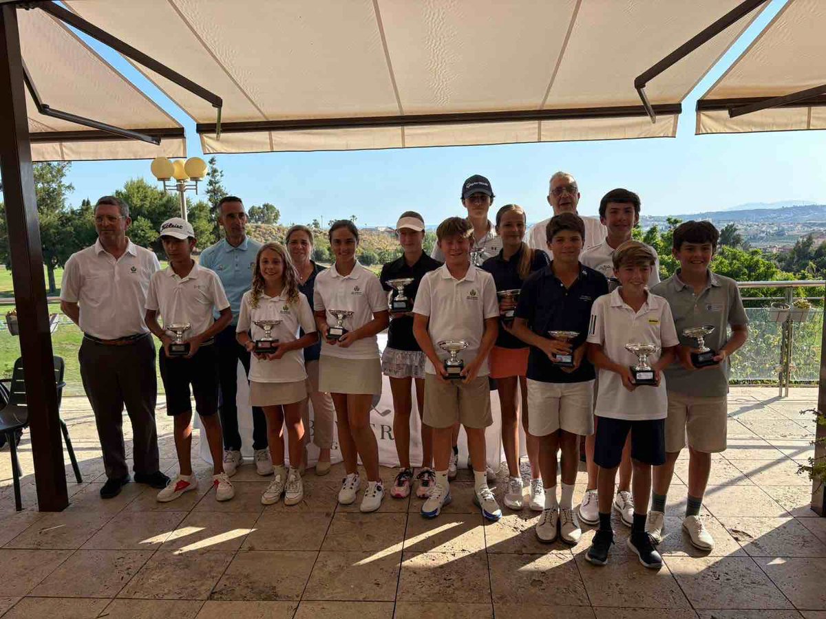 deportescg's tweet photo. ⛳️🏌️‍♀️🏌️‍♂️ #golf Dos segundos y dos terceros para los golfistas comarcales en una nueva prueba del Circuito Benjamín y Juvenil Zona C en @bavieragolf. El #guadiareño Álvaro Quirós entrega varios de los premios @rfegolf @RFAGolf #SanRoque #guadiaro

https://t.co/cYbQ0w72Tj https://t.co/NPbqj2yfQn
