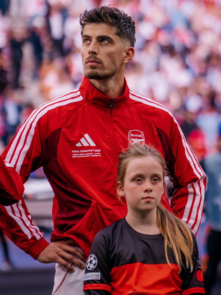 lnstantFoot's tweet photo. 🗣️ « 𝗖̧𝗔 𝗡𝗘 𝗖𝗛𝗔𝗡𝗚𝗘 𝗥𝗜𝗘𝗡 𝗔𝗨 𝗙𝗔𝗜𝗧 𝗤𝗨𝗘 𝗡𝗢𝗨𝗦 𝗦𝗢𝗠𝗠𝗘𝗦 𝗧𝗢𝗨𝗝𝗢𝗨𝗥𝗦 𝗖𝗛𝗔𝗠𝗣𝗜𝗢𝗡𝗦 𝗗’𝗔𝗡𝗚𝗟𝗘𝗧𝗘𝗥𝗥𝗘 ! 🏆🇬🇧 »

Kai Havertz s'exprime : 

« Une saison incroyable qui ne s’est pas terminée comme on l'a tous rêvé. Ça ne change rien au fait que nous sommes toujours champions d’Angleterre ! Impatients de célébrer ça avec les milliers de fans demain dans le nord de Londres !

Merci pour tout le soutien cette saison. ❤️ »