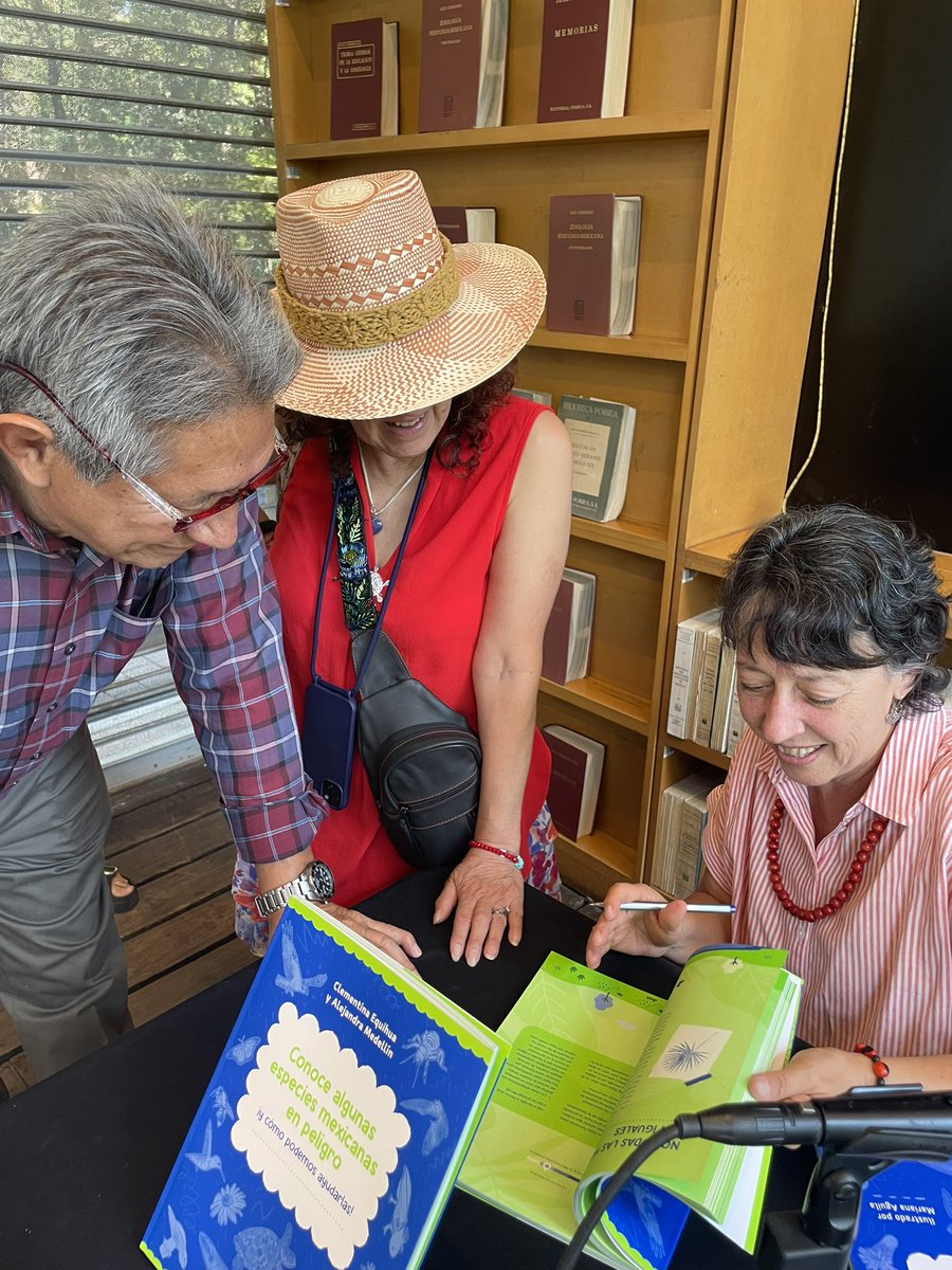 dalcarreno's tweet photo. Presentación del libro “Conoce algunas especies mexicanas en peligro ¡y cómo podemos ayudarlas!” en @libreriaporrua 
¡Estuvo increíble!
Felicidades @clemenflays, Ale Medellín y Mariana Aguila.
Esta obra está disponible en @penguinlibrosmx 📚
@IEcologiaUNAM https://t.co/q26xvsb7zF