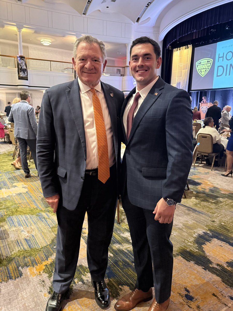 blane_cleaver's tweet photo. Honored to receive the Medal of Honor at the MAC Honors ceremony. Thank you to my family, the Bowling Green coaches, support staff, and my teammates for constantly supporting me. Congratulations as well to all of the MAC Hall of Fame inductees! @MACSports @BG_Football https://t.co/mJsc2MPWVv