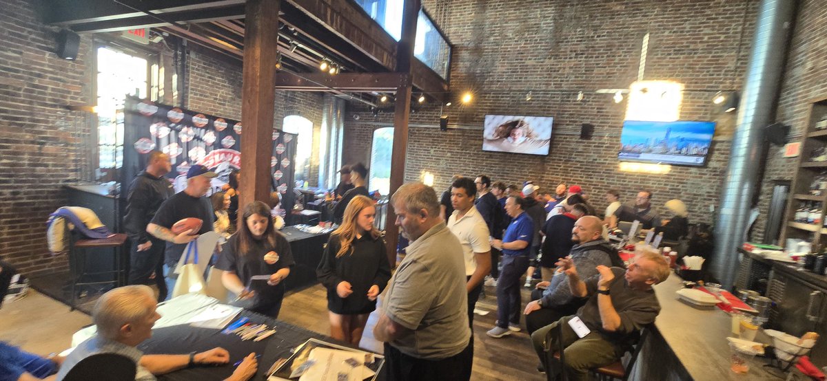 GaryReasons's tweet photo. Enjoying some time with Teammates and Giants Fans.  SB XXI 40th Anniversary! https://t.co/hmdnMTSUSG