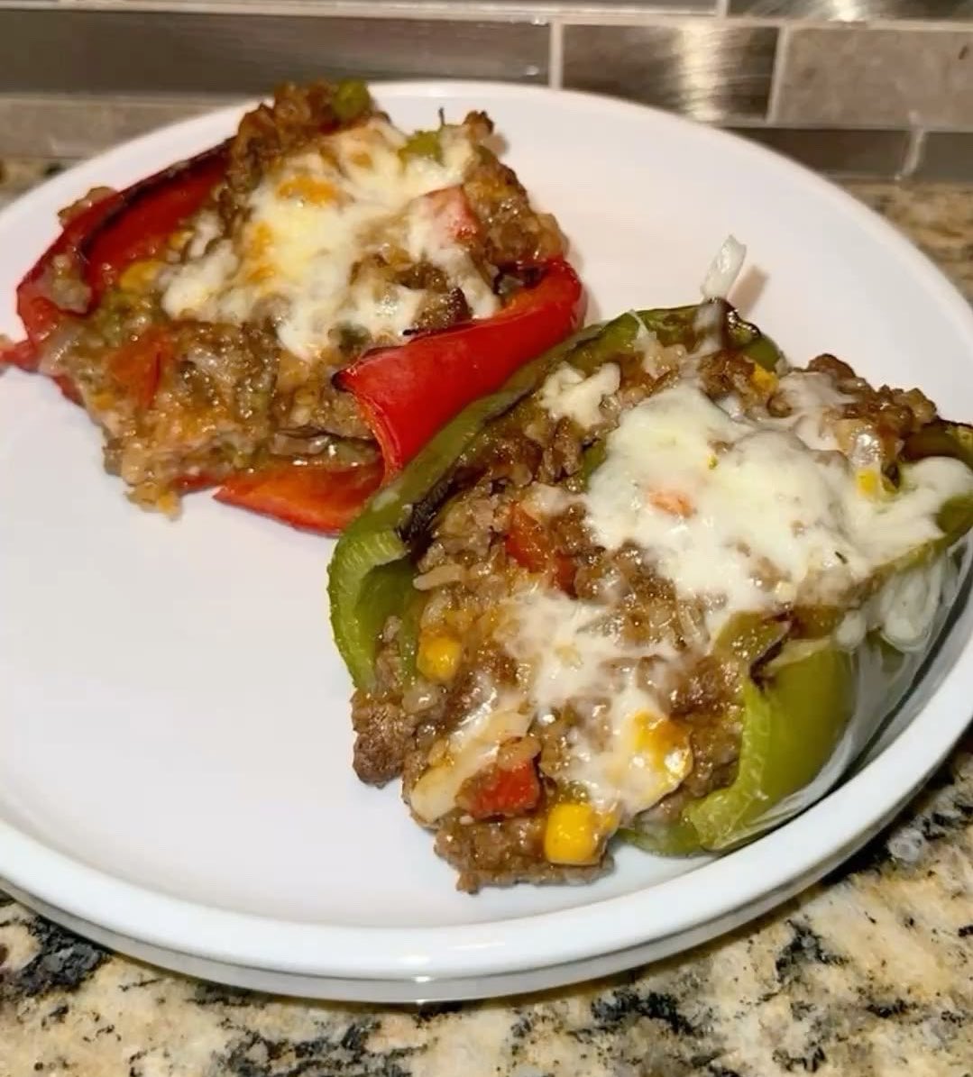 HungryAI_App's tweet photo. Eat or pass stuffed bell peppers 😋 https://t.co/7nFNwg9OVP