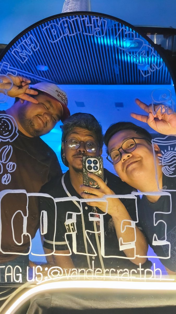 vandercraftph's tweet photo. Capping the night off with some mirror selfies! 🤳🪞

Thank you to all who picked up and grabbed their fave drinks from us! 🥺🫶

🐻GROWL: Tryout Season by @Brute_Mnl
📍8F of VICTORIA SPORTS TOWER 2
⏰ 9 PM-4 AM

#vandercraft #supportlocal #GrowlManila #Growlmnl #tryouts #coffee https://t.co/j5HytVuL12