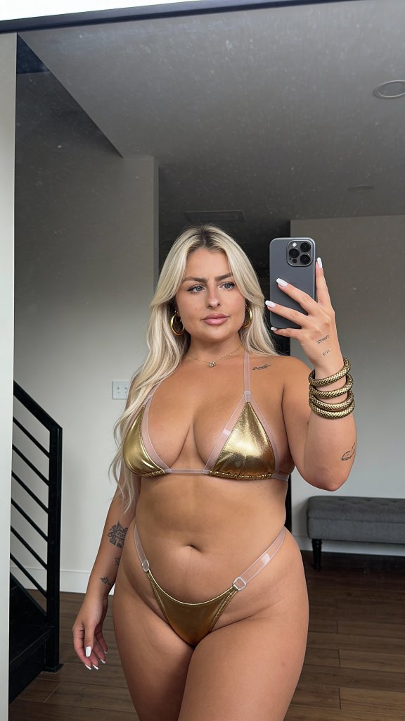 Big white mommy 🤍 tweet media
