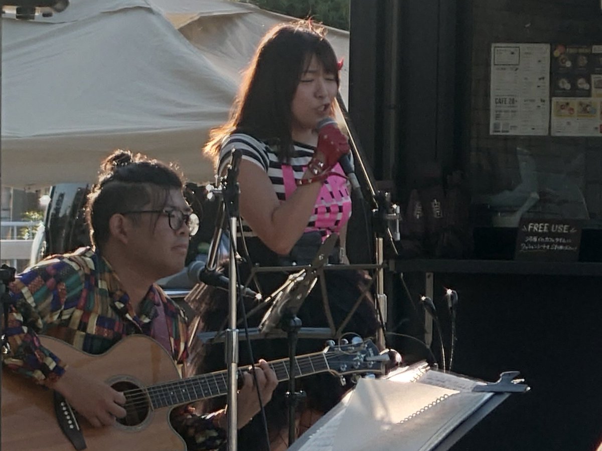 mainaouen2024's tweet photo. 昨日は #Cafe28＋ 前にて #流星楽団 の弾き語りLIVEがあったので行ってきた😊実は元々図書館に予定があり流星楽団がLIVEやるのもXで知っていたので見てきました☺️あっという間の50分🥳楽しかった〜😆そしてパラ男さんは筑西出身😄同じ筑西出身の人の活躍は嬉しくなります👍✨ https://t.co/U4QWk39esE