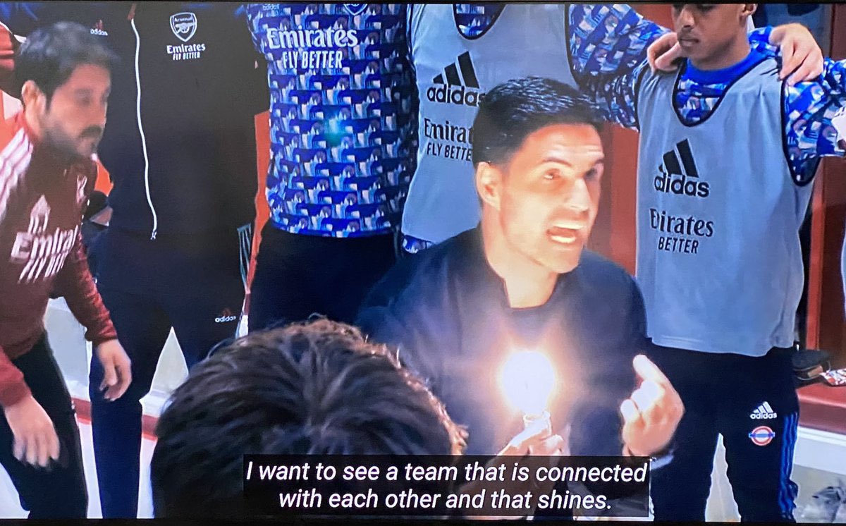 James_pinf's tweet photo. @WestHam_Central They were trying to feel strong connection with the players by parking the bus at their home as well😭 https://t.co/aOVz8HSbYF