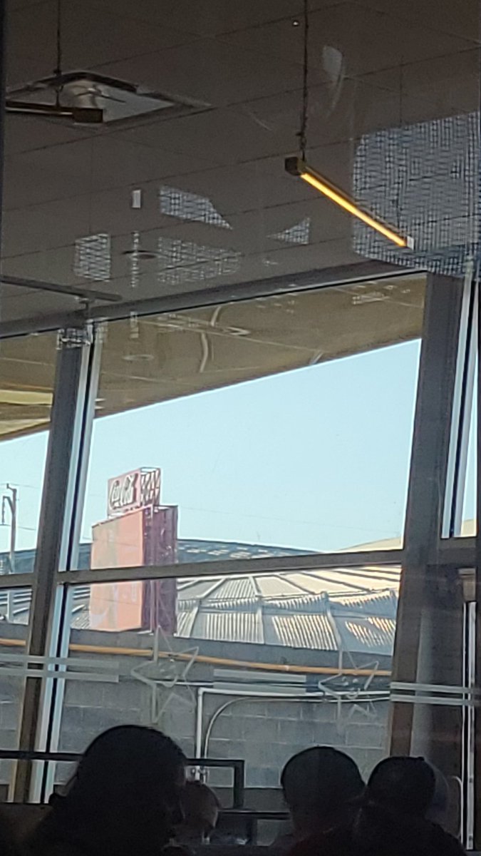 RegioPinche's tweet photo. @official_lesdog Desde un Carl's Jr que está frente al estadio https://t.co/PkKMcW6TsW
