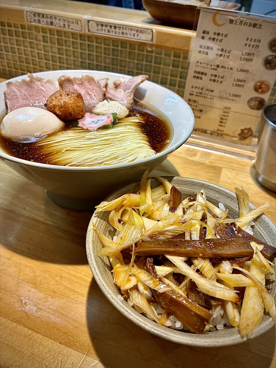 TAKECHAN191918's tweet photo. 猫と月 Chan mie noodles

素晴らしいお店💯💯💯 https://t.co/malllMvp8S