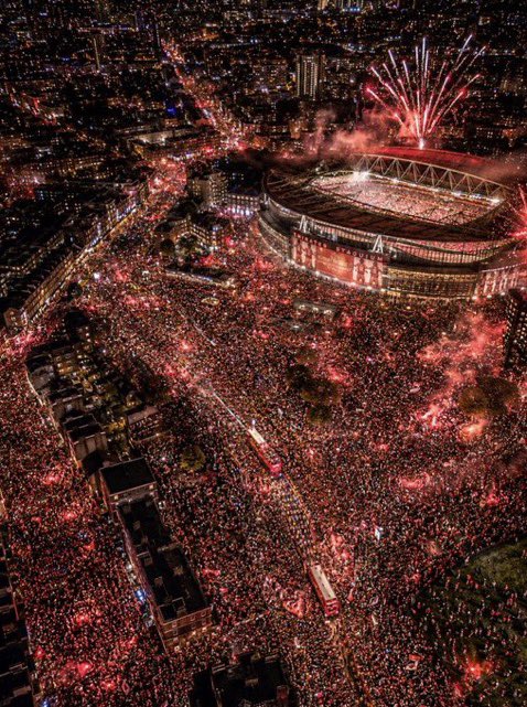 CuriosidadesPRL's tweet photo. Amanhã terá o desfile do Arsenal em Londres pelo título da Premier League! https://t.co/dqtyIJduvl